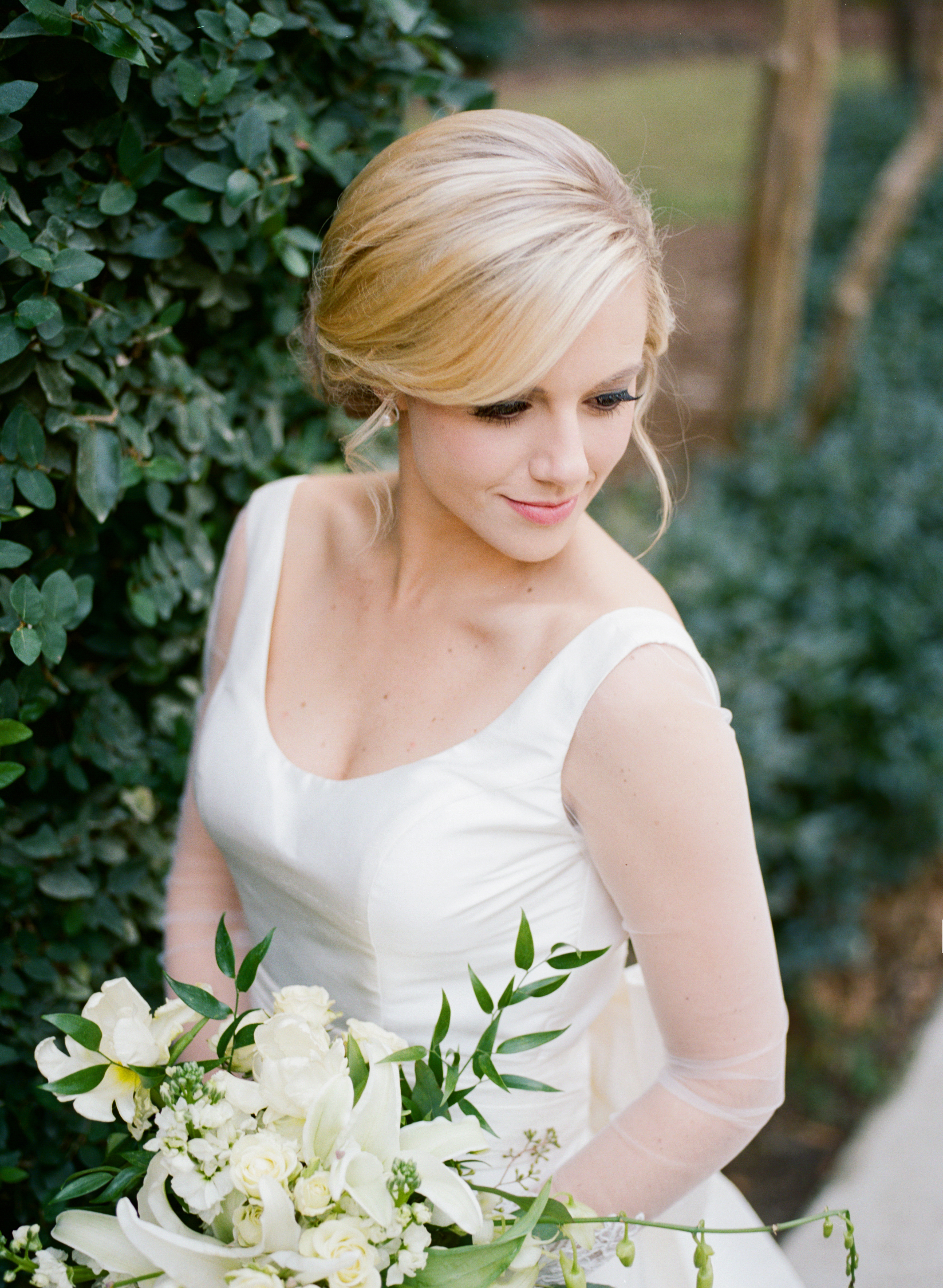 southern wedding traditions bride holding flowers photo