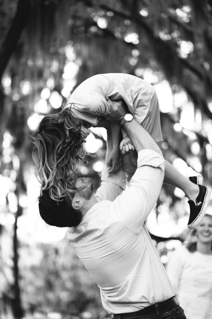 Family photos at Wachesaw Plantation by myrtle beach photographer gillian claire