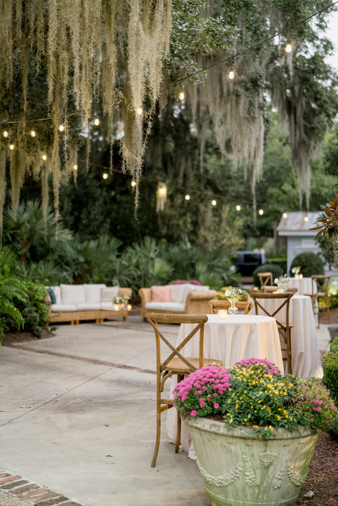 outdoor wedding decor at caledonia plantation